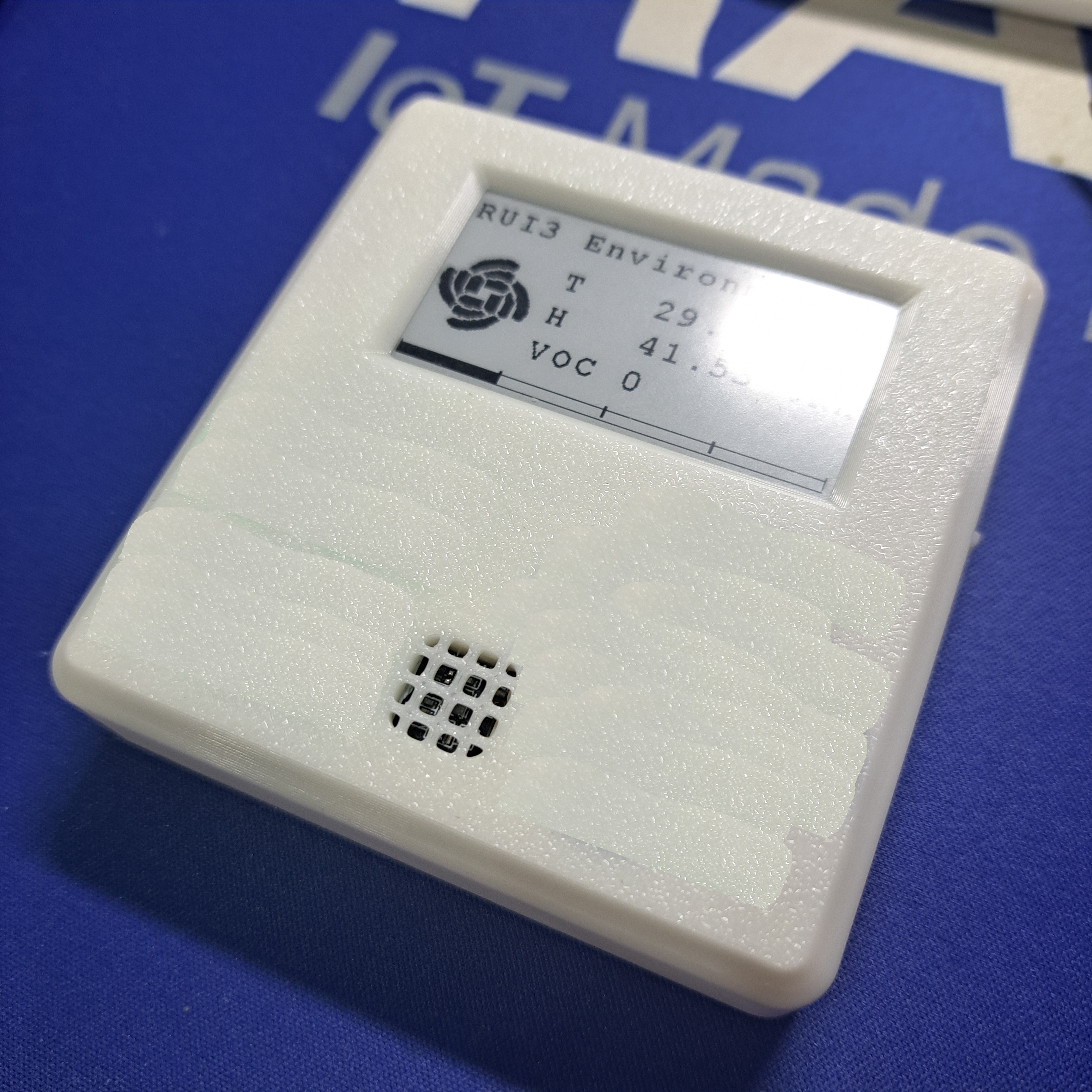 Medium size indoor sensor enclosure with e-paper display