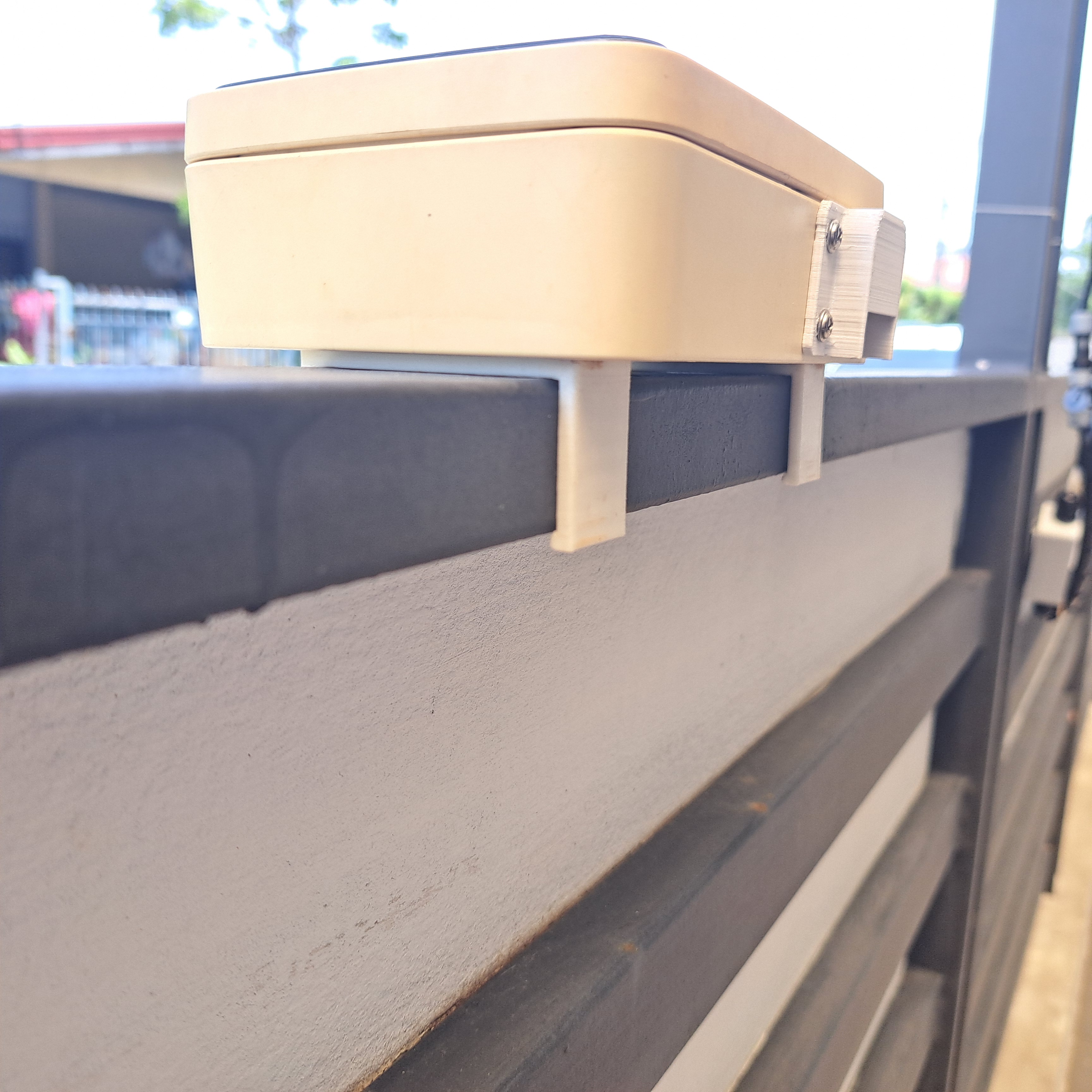 Unify enclosure rail mounted