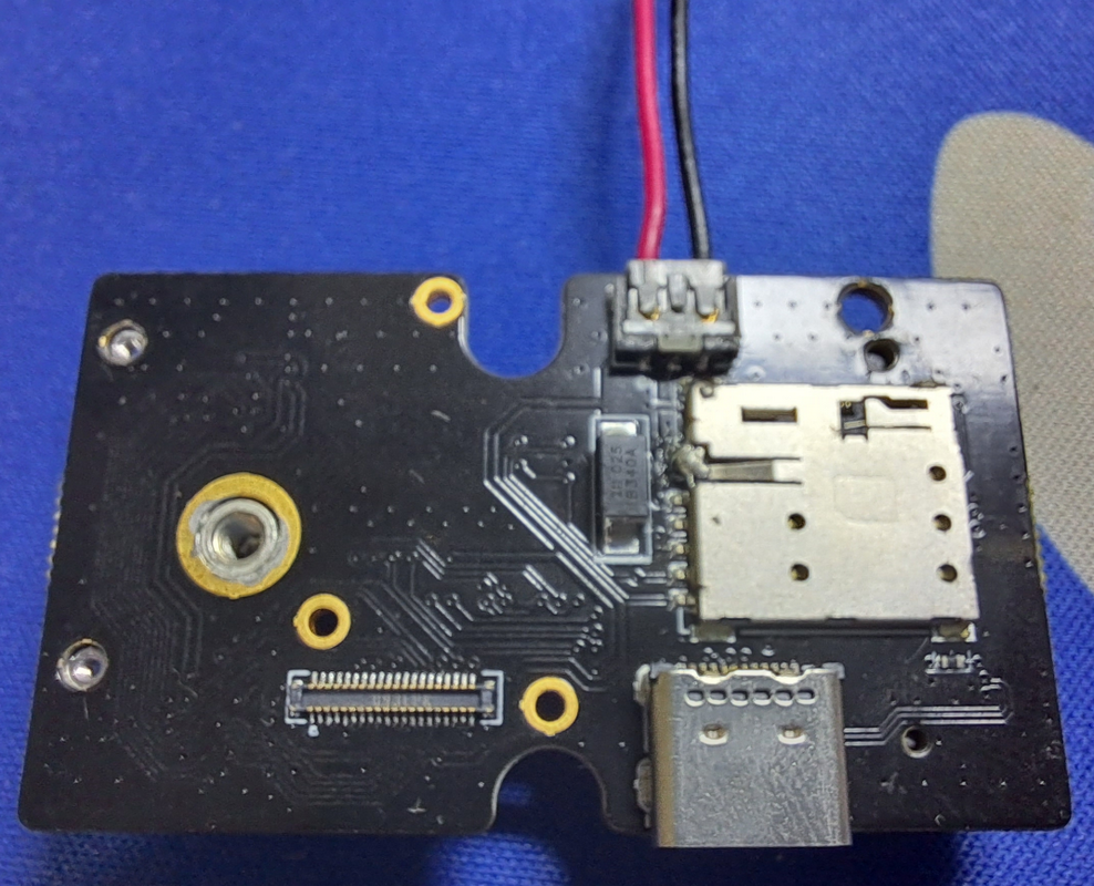 5V supply through M8 power connector